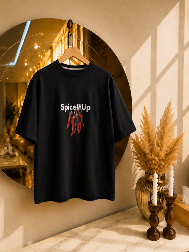 تیشرت باکسی مشکی طرح Spice It Up با چاپ فلفل قرمز